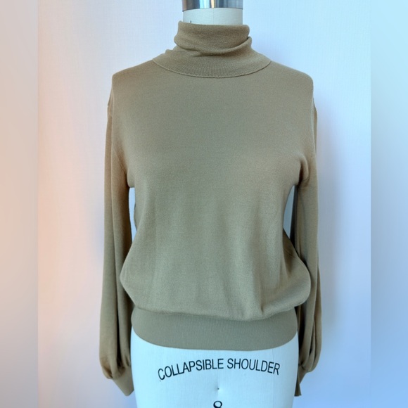 Moschino Sweaters - Moschino Classic Tan Turtleneck Sweater USA Size 6, Italian 40,100% virgin wool